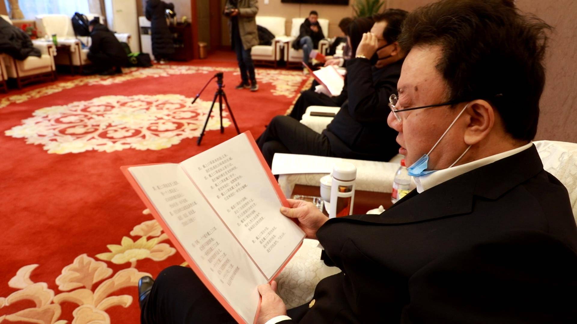 包含法兰克福迎葡超关键赛,赛前调整名单,引发热议,医务组通报恢复的词条 包含法兰克福迎葡超关键赛,赛前调整名单,引发热议,医务组通报恢复的词条